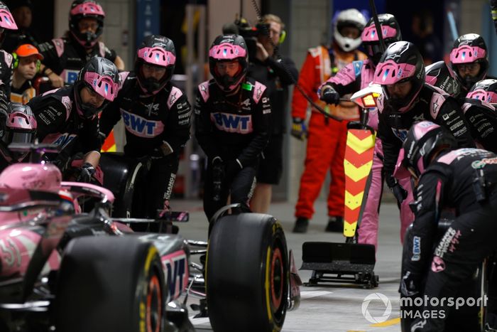 Esteban Ocon, Alpine A524, makes a pit stop