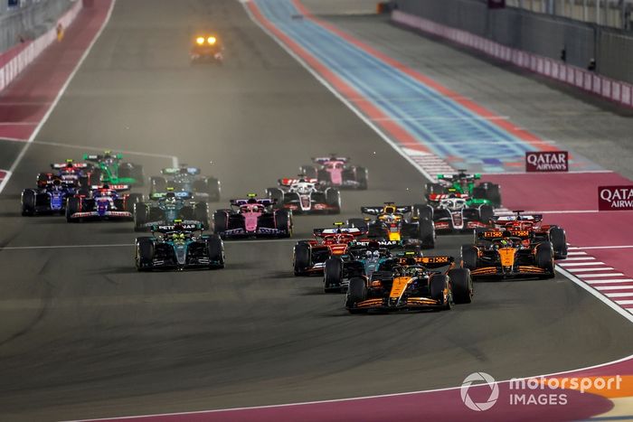 Lando Norris, McLaren MCL38, George Russell, Mercedes F1 W15, Oscar Piastri, McLaren MCL38