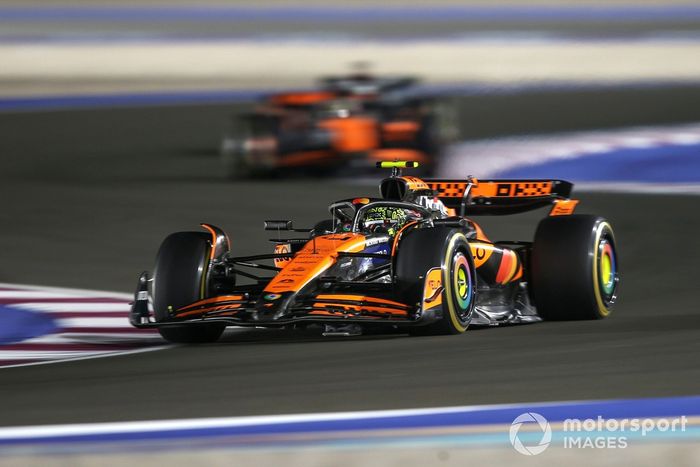 Lando Norris, McLaren MCL38, Oscar Piastri, McLaren MCL38