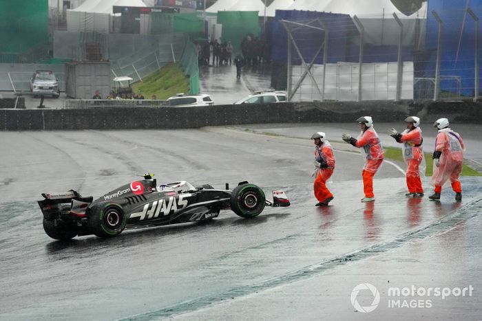 Marshals push Nico Hulkenberg, Haas VF-24, back on track