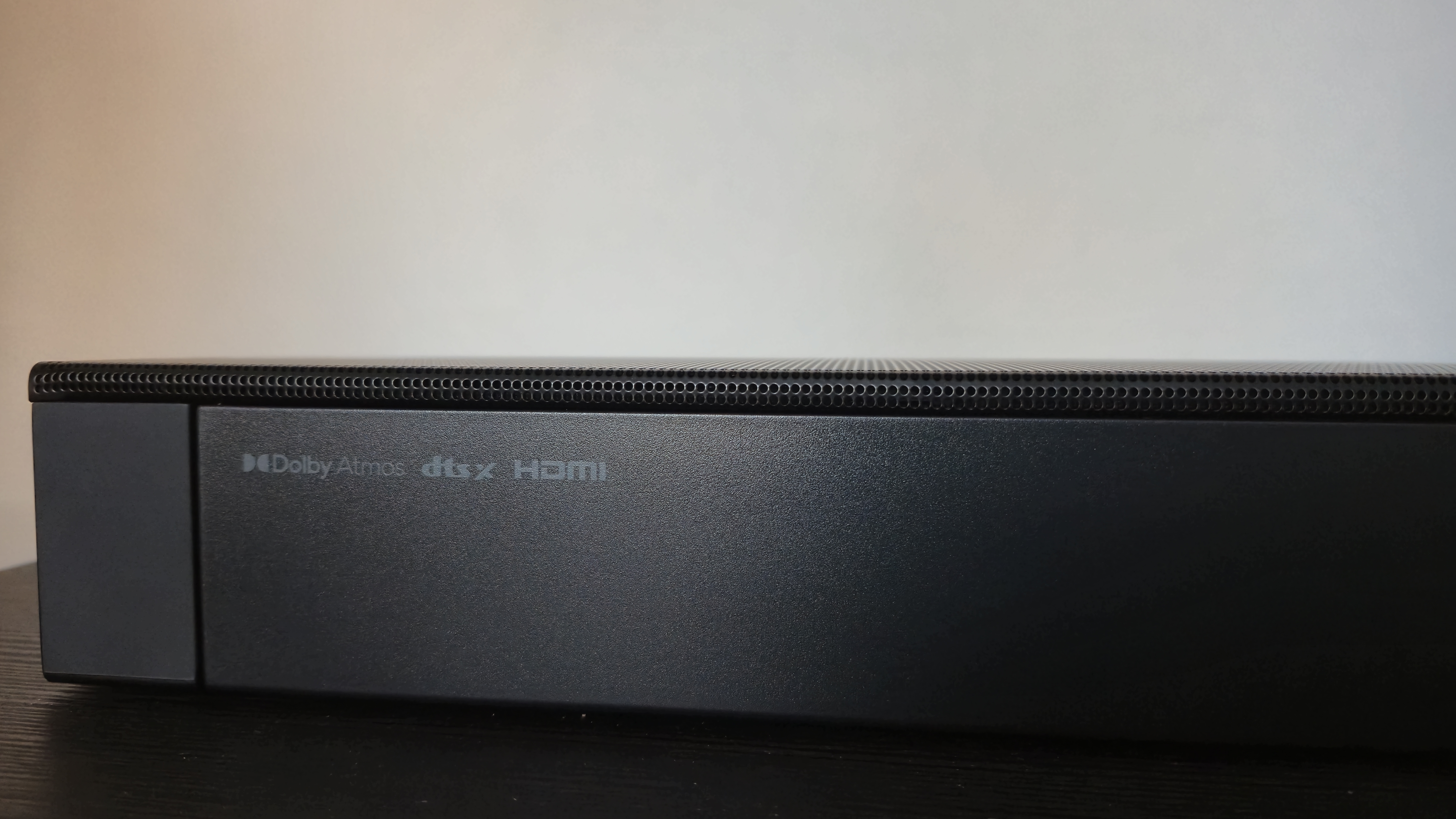 End of Samsung HW-Q800D showing the words 'Dolby Atmos', 'DTS:X' and 'HDMI'