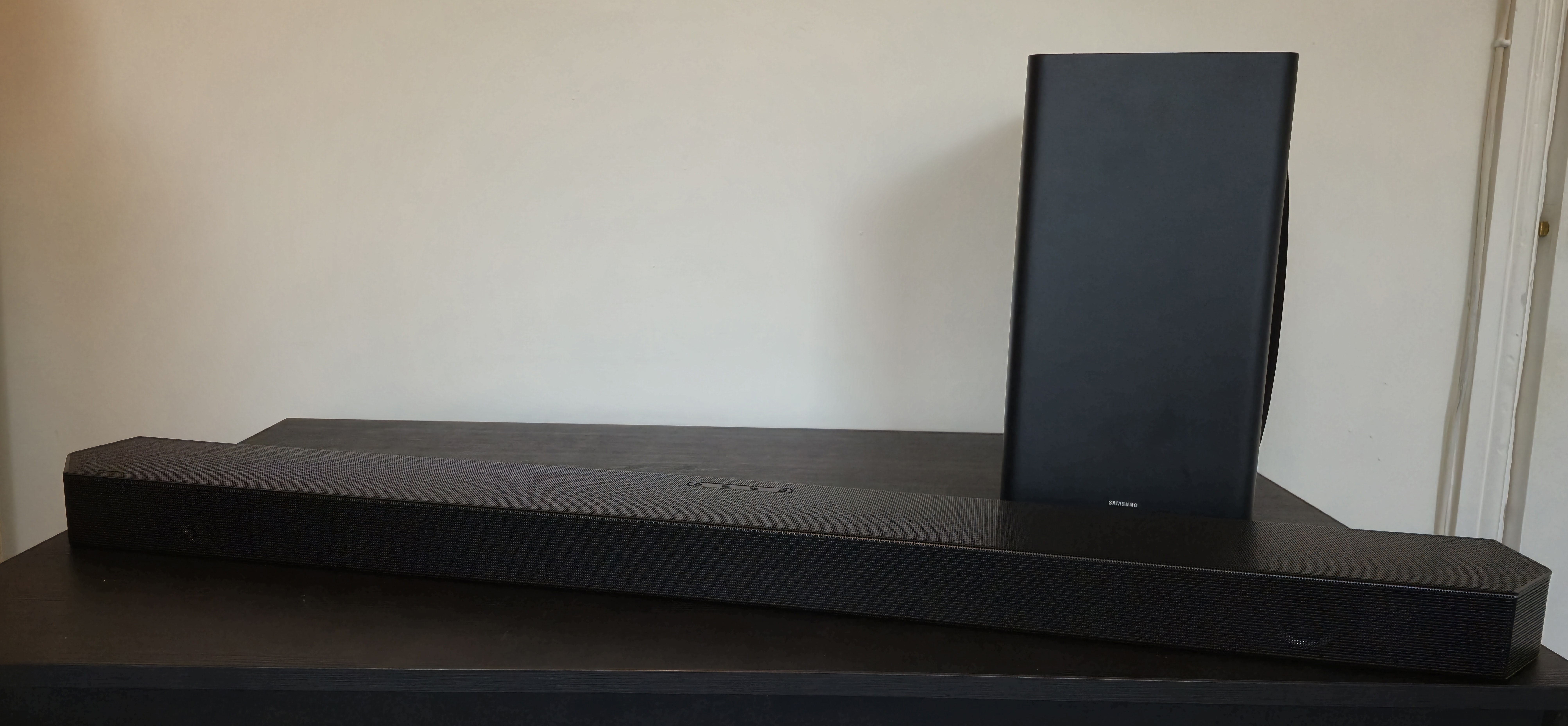 Samsung HW-Q800D soundbar and subwoofer on table