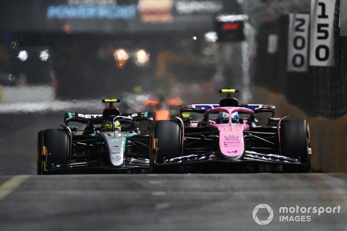 Pierre Gasly, Alpine A524, Lewis Hamilton, Mercedes F1 W15