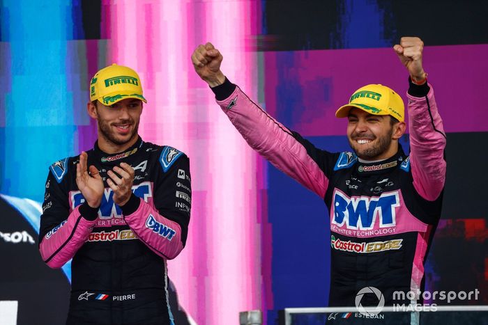 Pierre Gasly, Alpine F1 Team, 3rd position, Esteban Ocon, Alpine F1 Team, 2nd position, on the podium