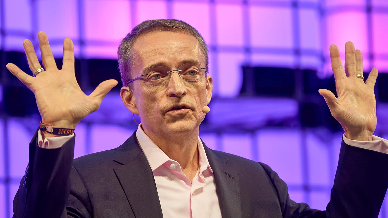 Close up of Pat Gelsinger on a conference stage against a pinkish-purple backdrop