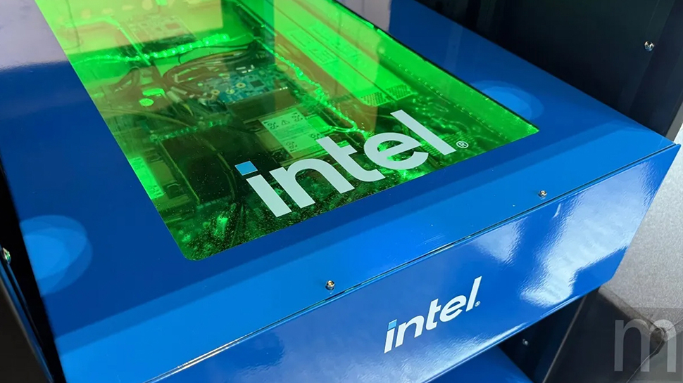 cfbt5ahqzqsnykwxyjiwtu-4 Intel Superfluid cooling